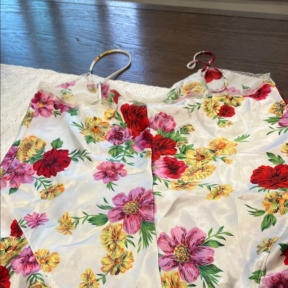 🎁🎁♥️♥️Vintage Victoria's Secret Floral Satin Chemise with Lace - Picture 4 of 15